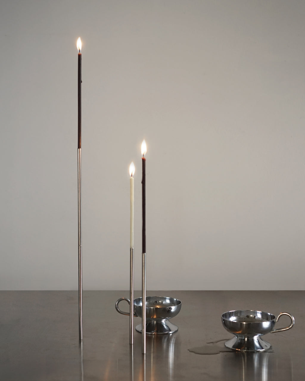AXIS / MAGNETIC CANDLE HOLDER