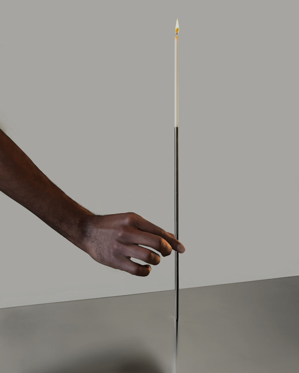 AXIS / MAGNETIC CANDLE HOLDER