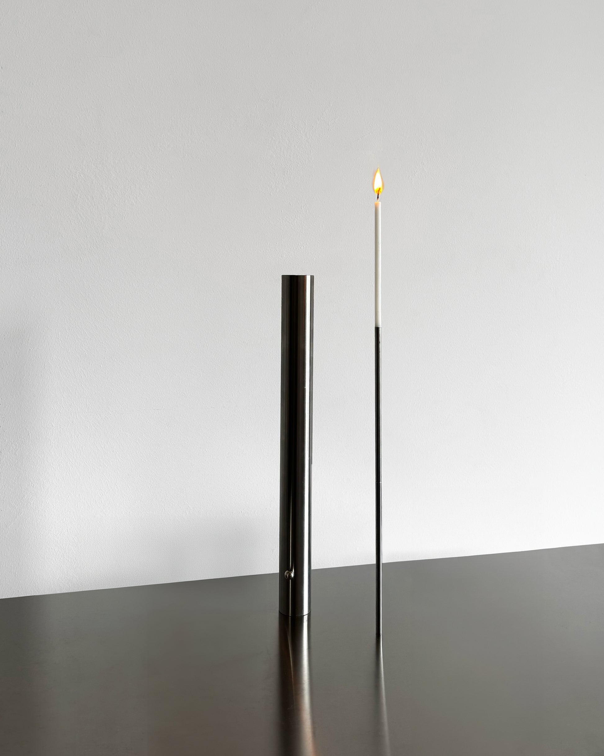 AXIS / MAGNETIC CANDLE HOLDER