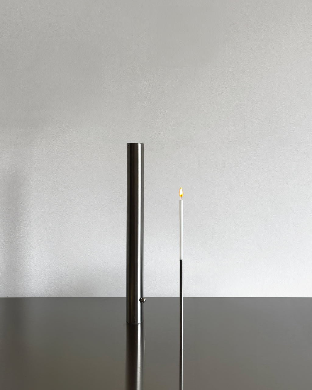 AXIS / MAGNETIC CANDLE HOLDER