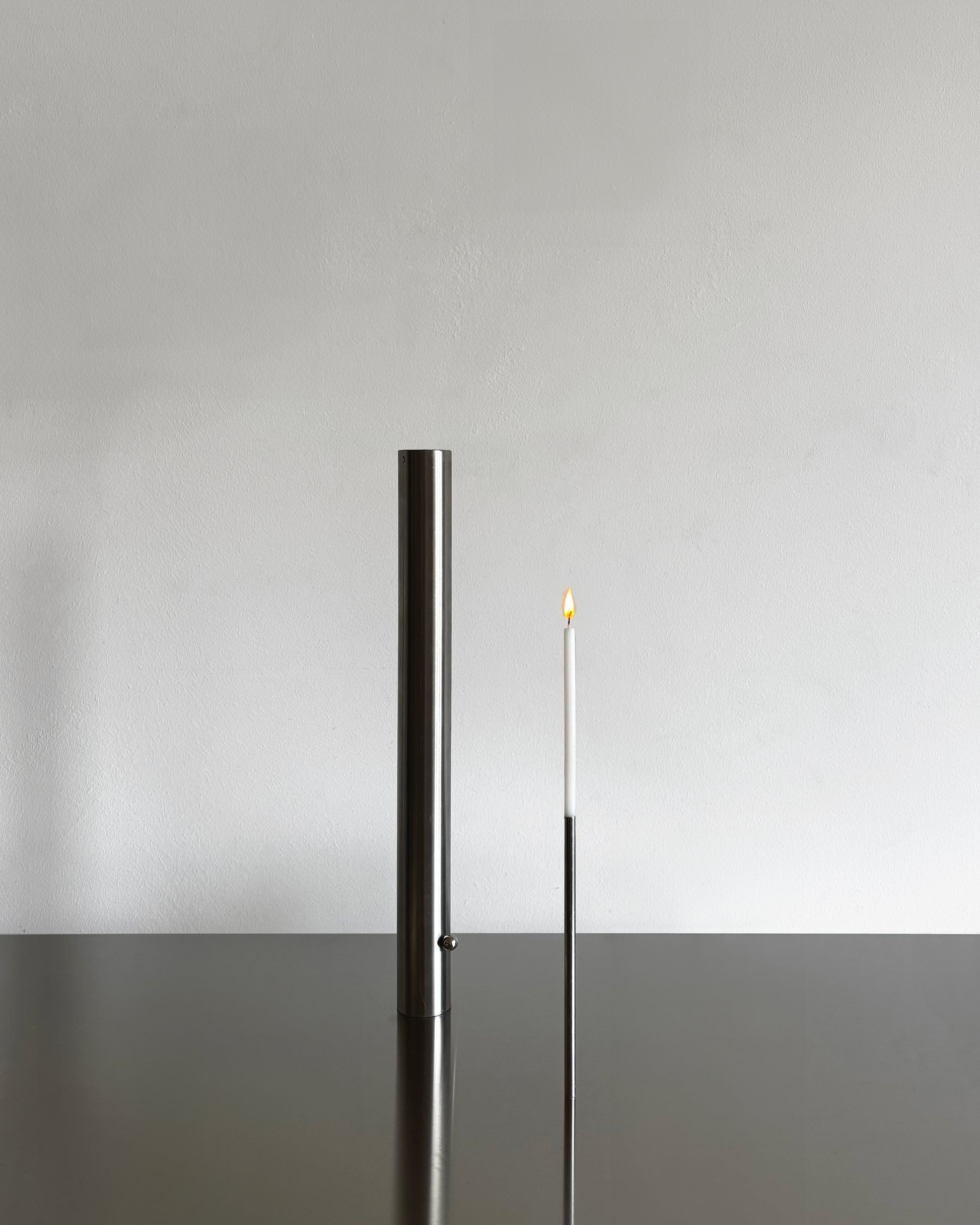 AXIS / MAGNETIC CANDLE HOLDER